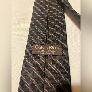 Calvin Klein 100% Silk Tie Black Tan Diagonal Stripe Necktie